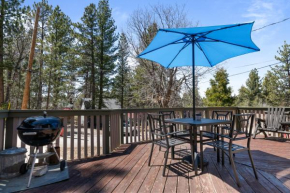 Acorn Cottage - Super cute cozy cabin in a great within walking distance to The Village